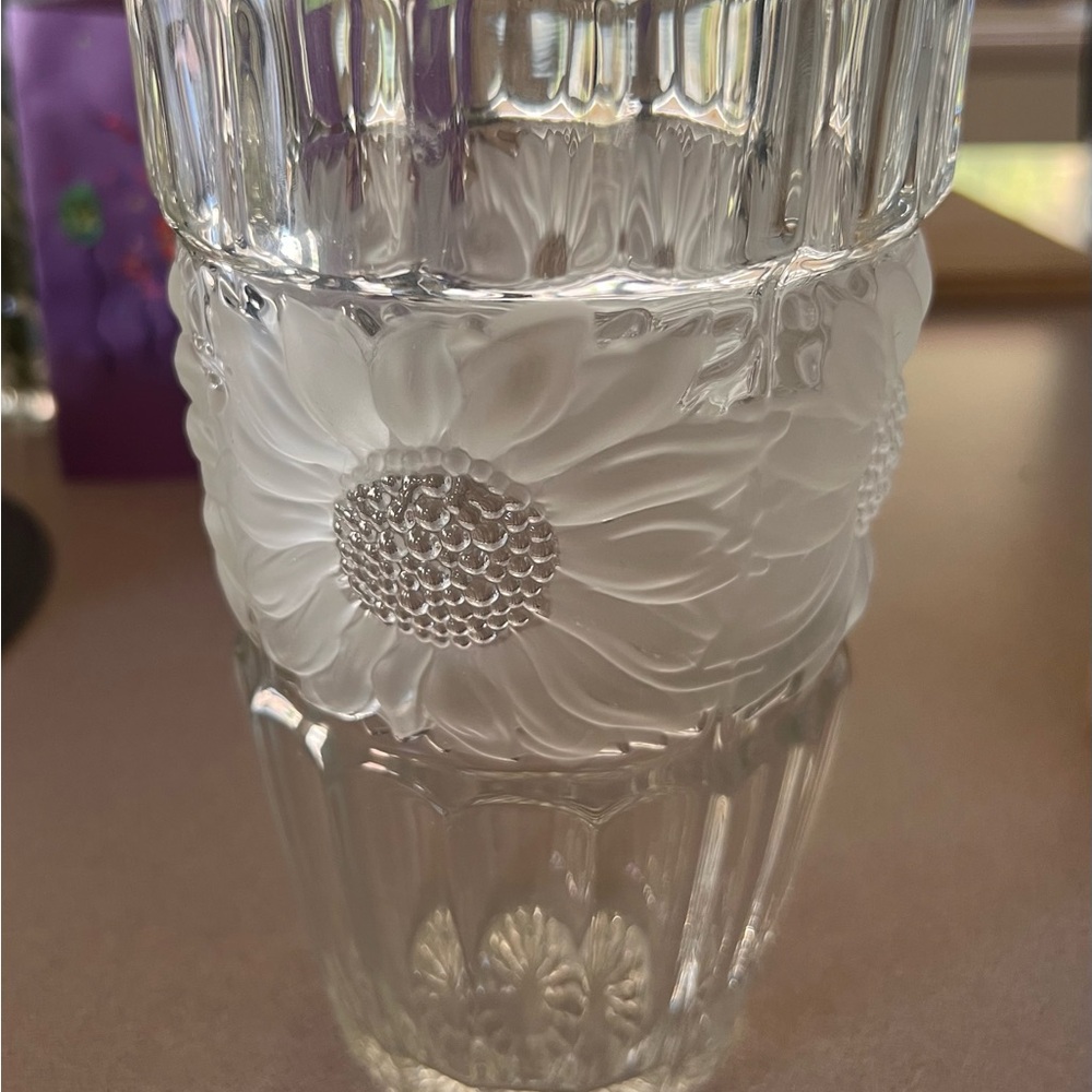Elegant Clear Glass Vase with Floral Design